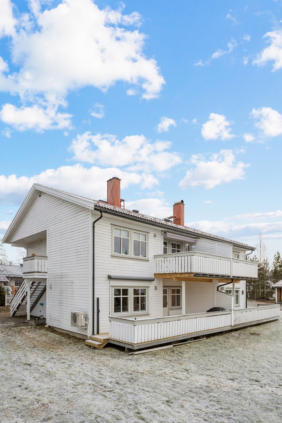 Fra eiendommen er det kort vei til skog og mark med gode turmuligheter. Galleribilde