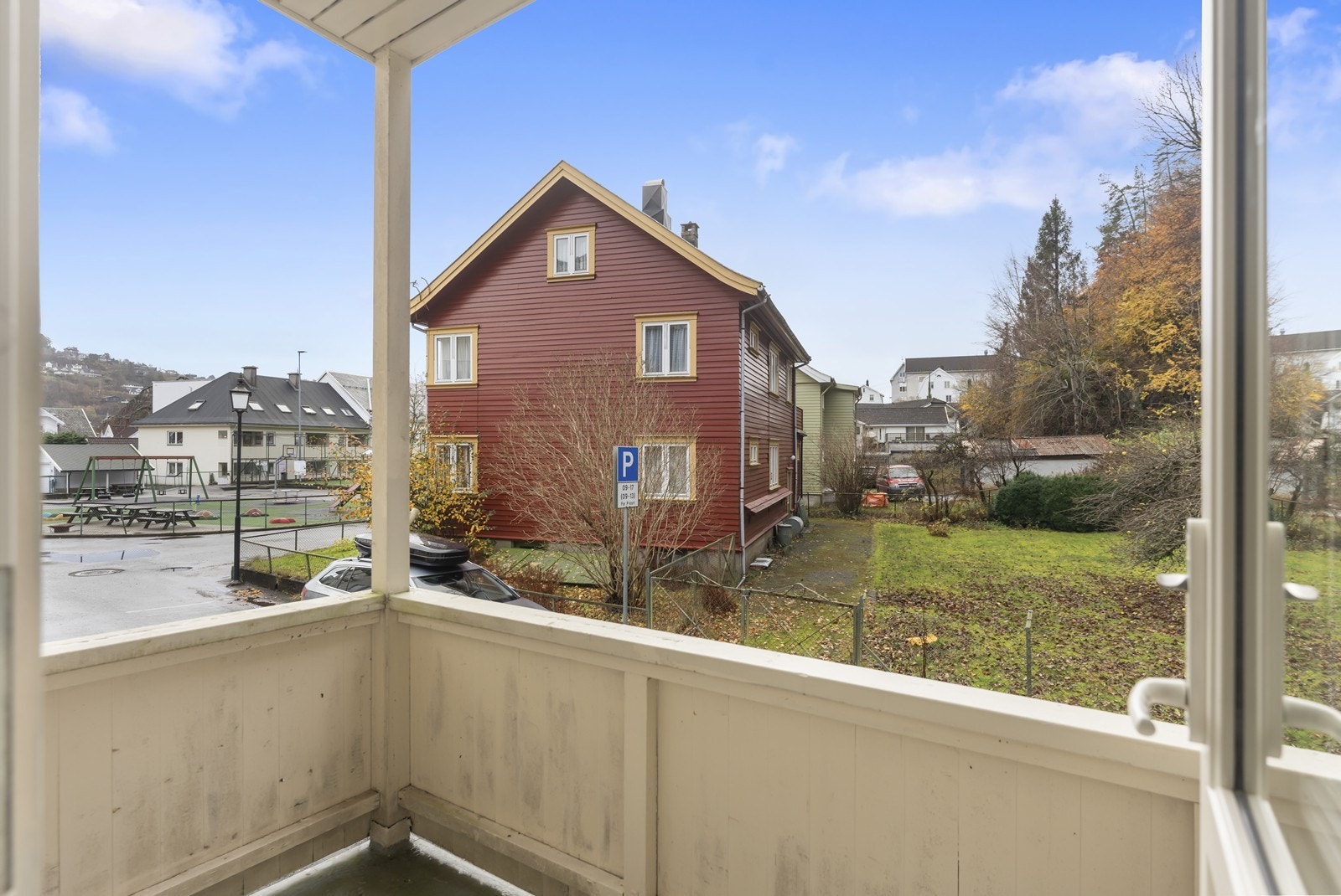 Utsikt fra balkongen. Solforhold gjennom dagen. Galleribilde