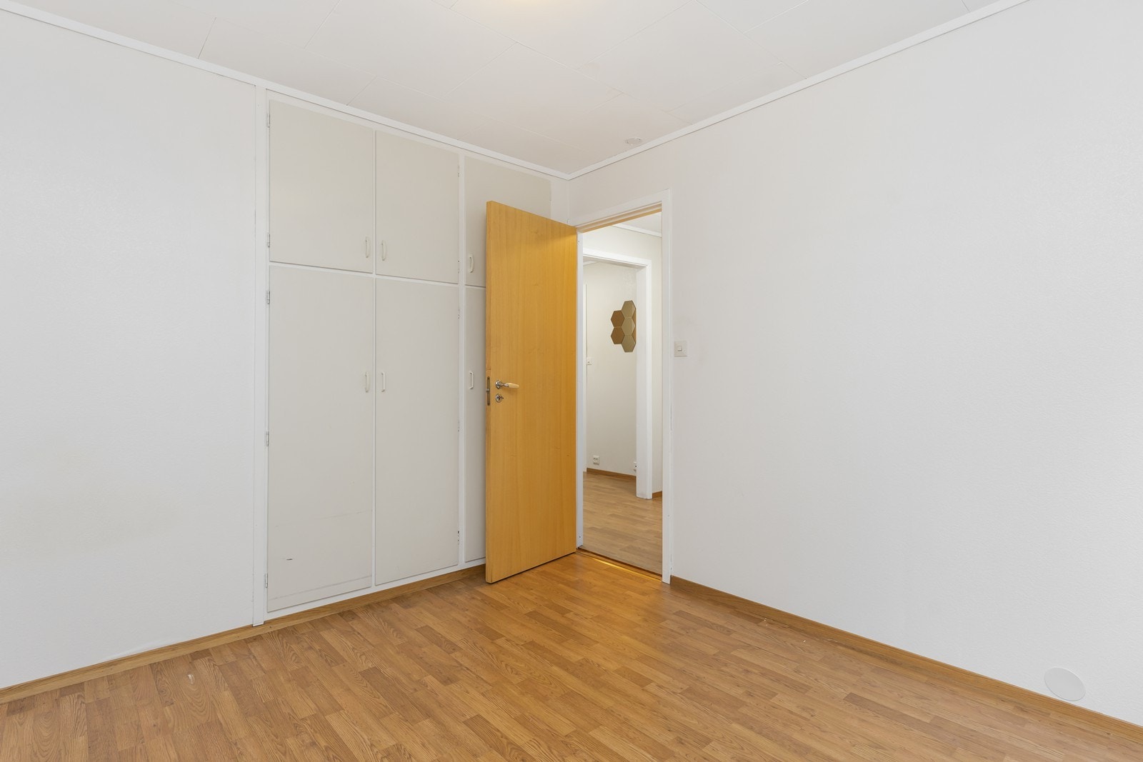 Stort soverom med skapplass. Galleribilde