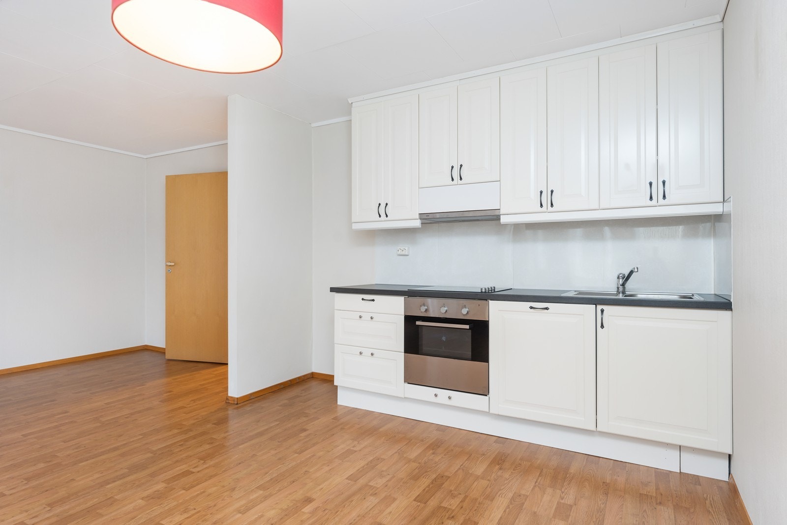 Integrert komfyr og oppvaskmaskin. Galleribilde