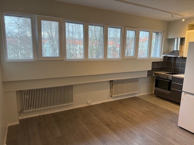 Studiohybel vinduer Galleribilde