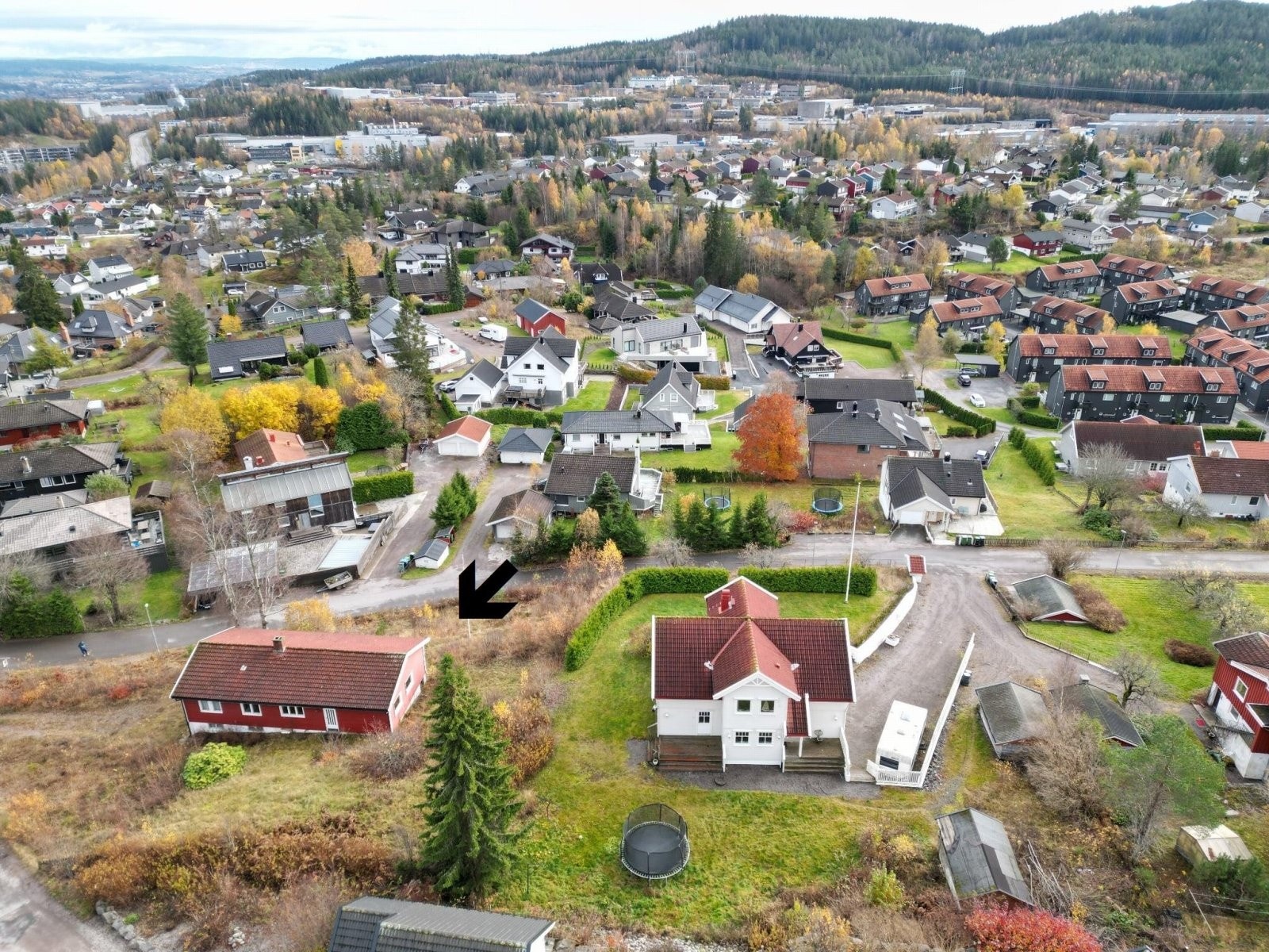 Eiendommen ligger veldig fint til i det særdeles attraktive området "Gamle Skytta" i Nittedal kommune. Galleribilde