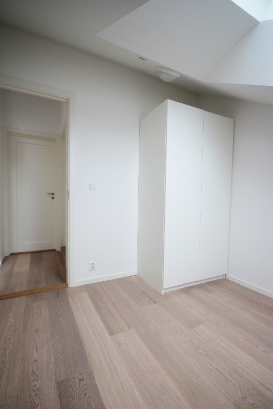 Soverom 1 med garderobeskap. Galleribilde