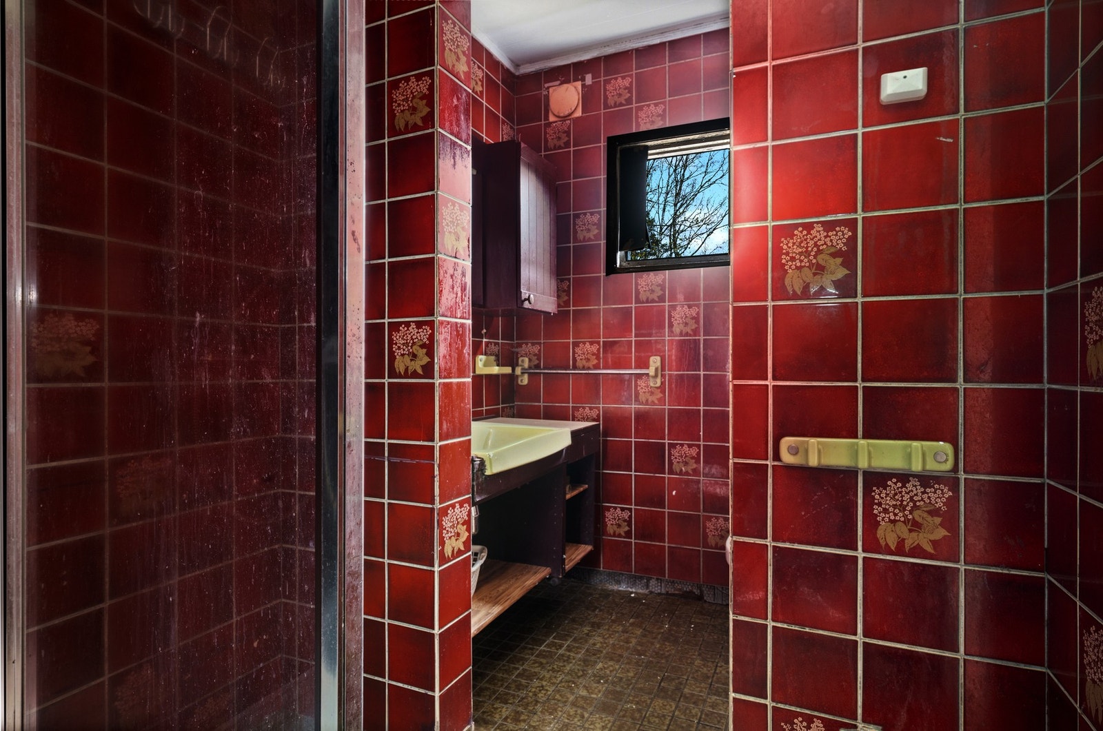 Badet i 1. etasje har behov for totalrenovering. Galleribilde