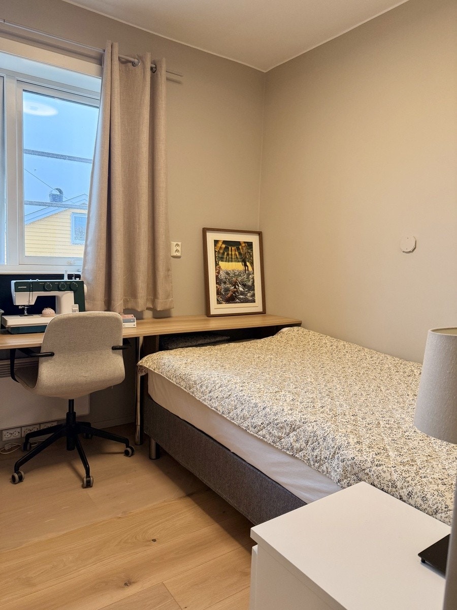 Soverom 2. Seng (120x200) kan bli stående hvis ønskelig. Galleribilde