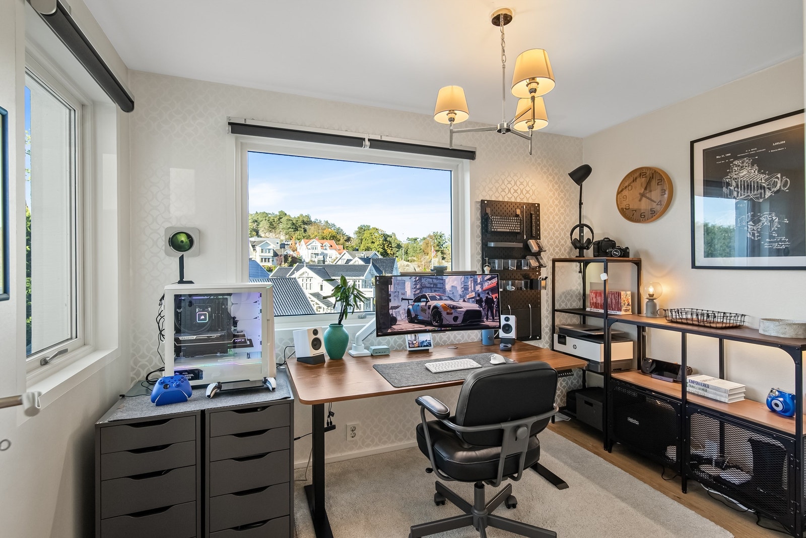 I tillegg til 3 soverom er det også et separat kontor i boligens hovedetasje. Galleribilde