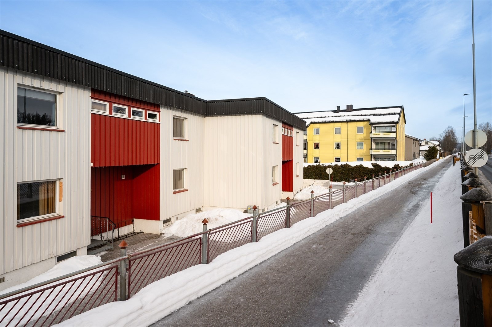 Fra leiligheten er det kort avstand til gang- og sykkelsti, som tar deg enten ned til sentrum, eller oppover mot Ydalir og fine turområder i Stavåsen. Galleribilde