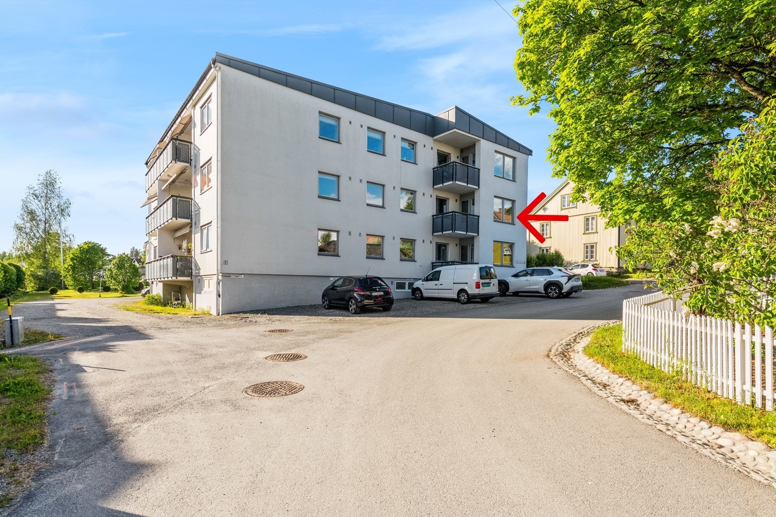 Leiligheten ligger i 2.etasje i et hyggelig borettslag i nedre del av Øvrebyen. Galleribilde