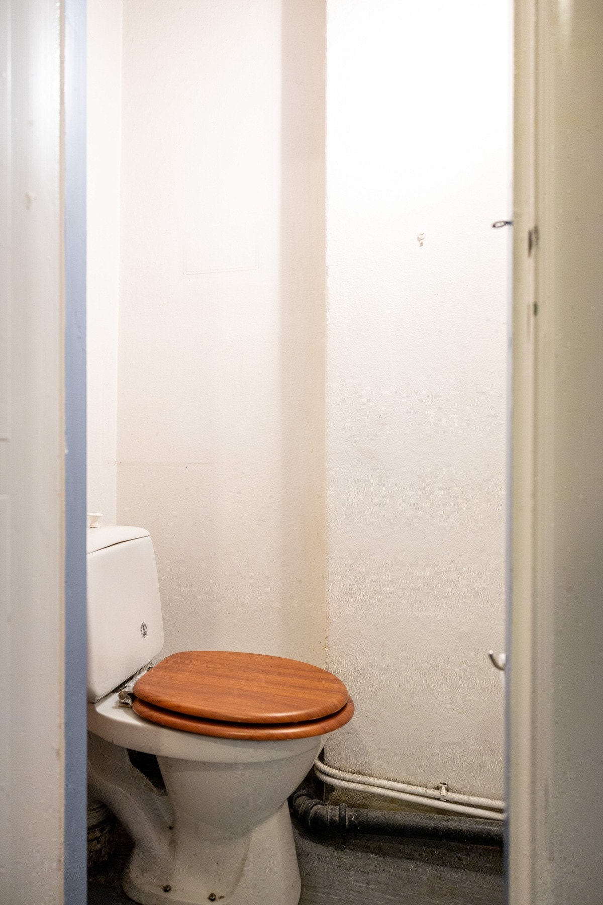 Toalettrom ved entré. Galleribilde