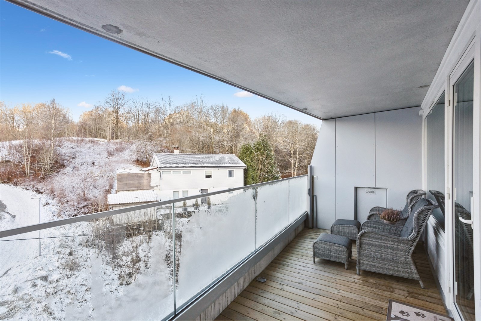 Her ute sitter du skjermet og tørt. Galleribilde