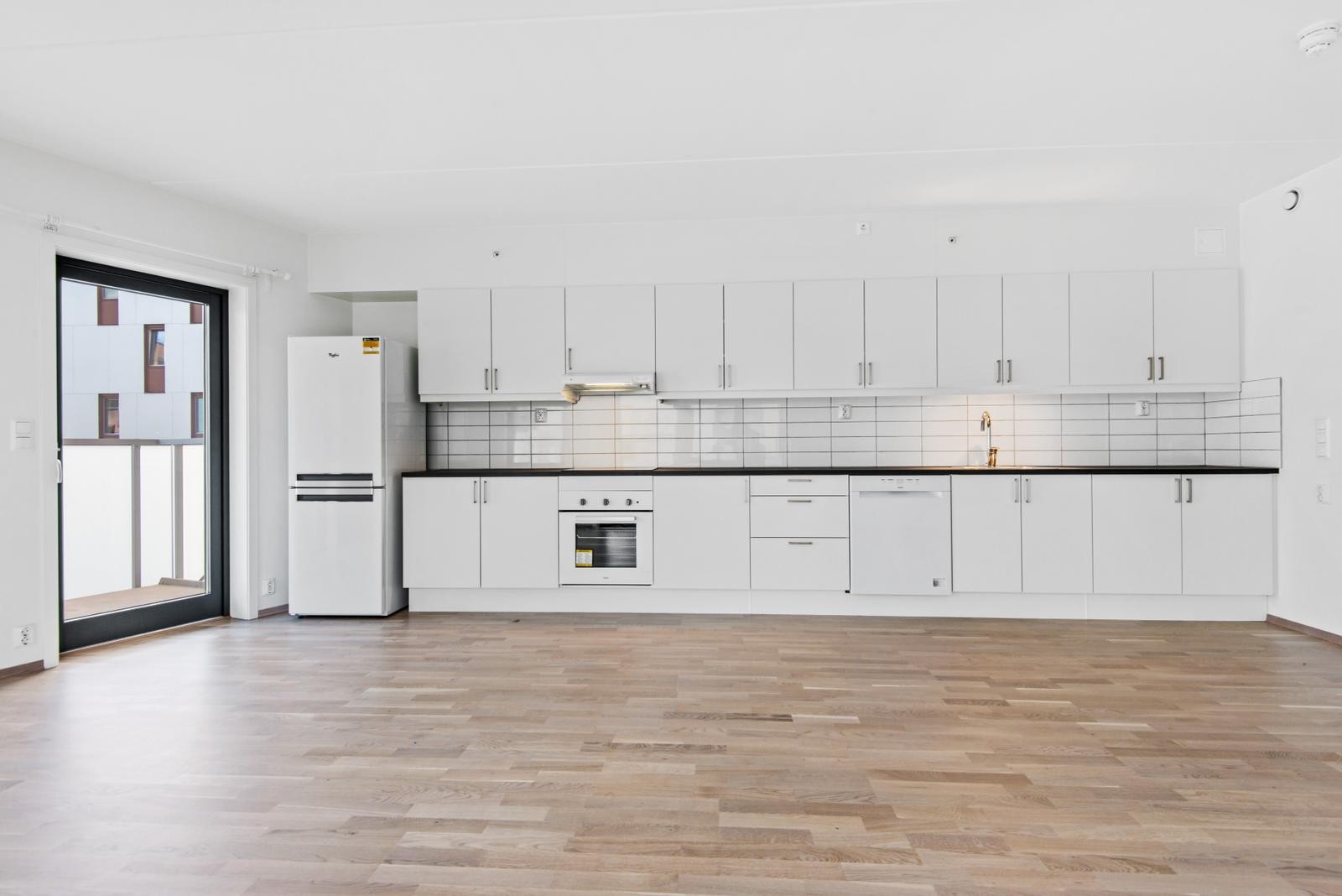 Hvitevarer medfølger. (Komfyr, oppvaskmaskin og kjøl/frys) Galleribilde