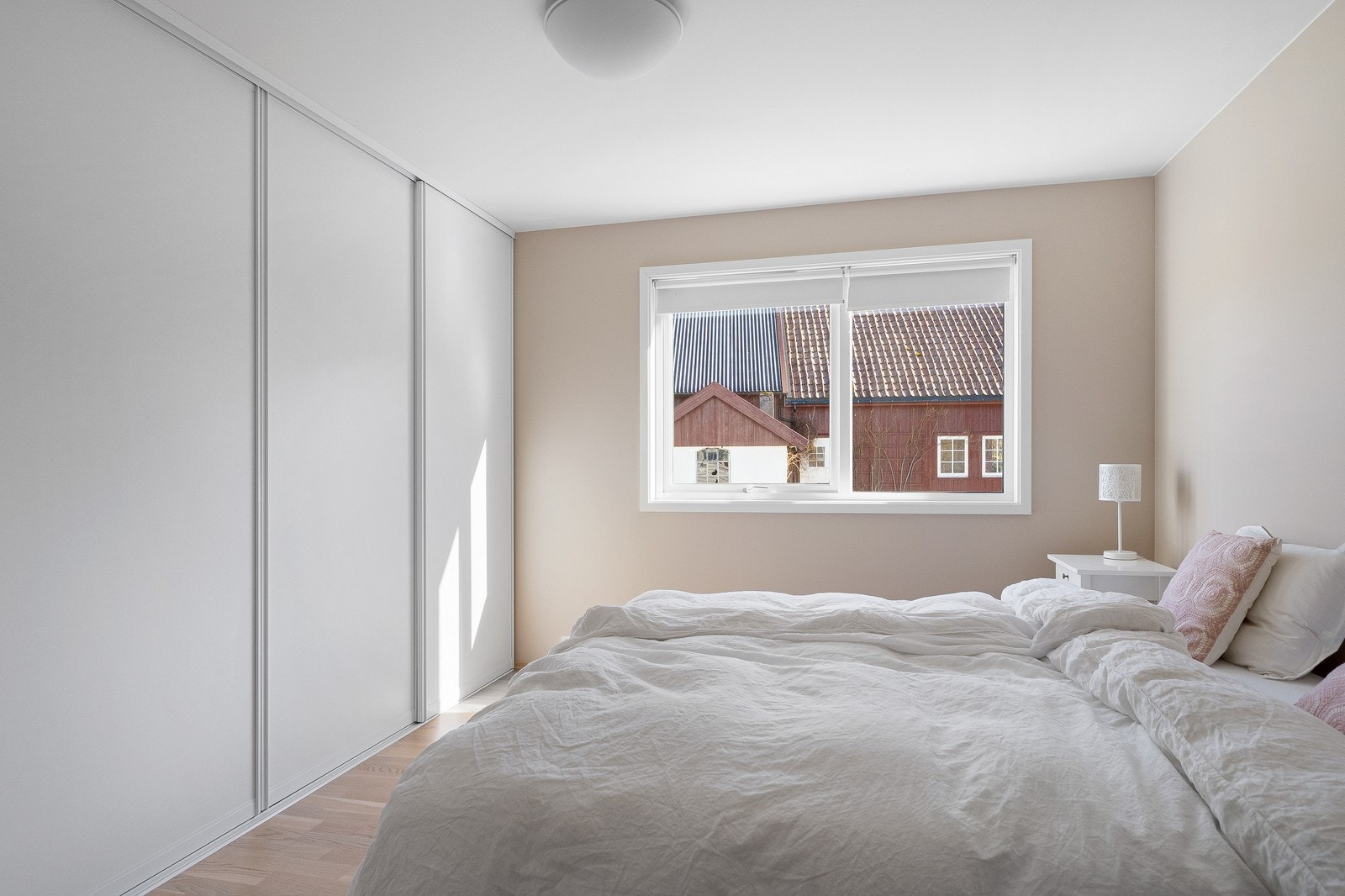 Soverom 1.etg. med garderobeskap Galleribilde