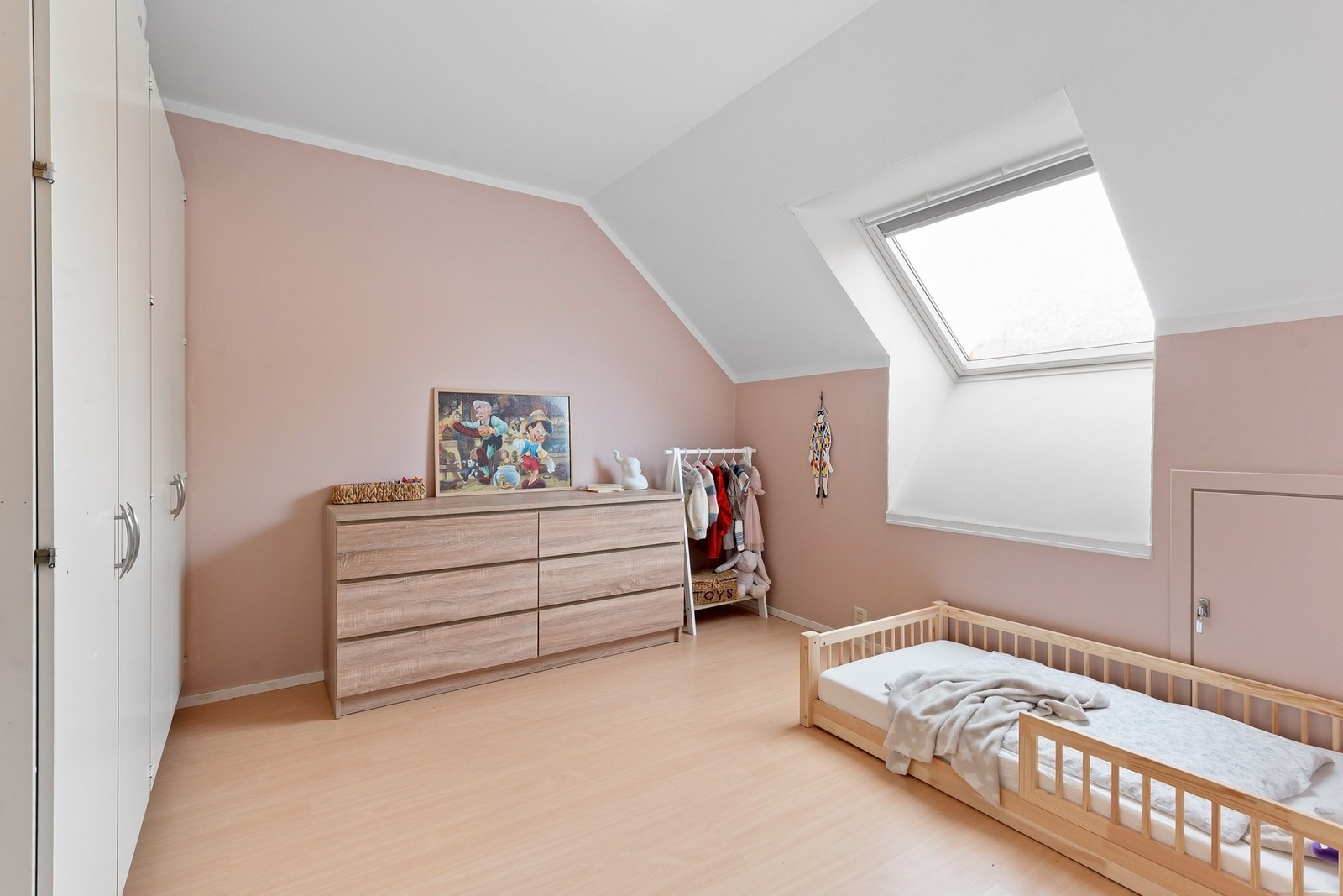 Etasjen har totalt 3 soverom, dette er soverom nr. 2. Galleribilde