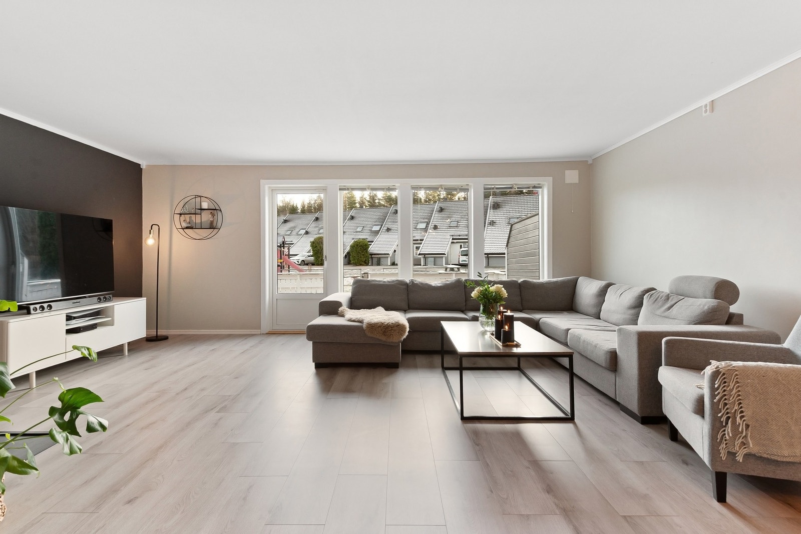 Velkommen inn i boligens 1. etasje! Galleribilde