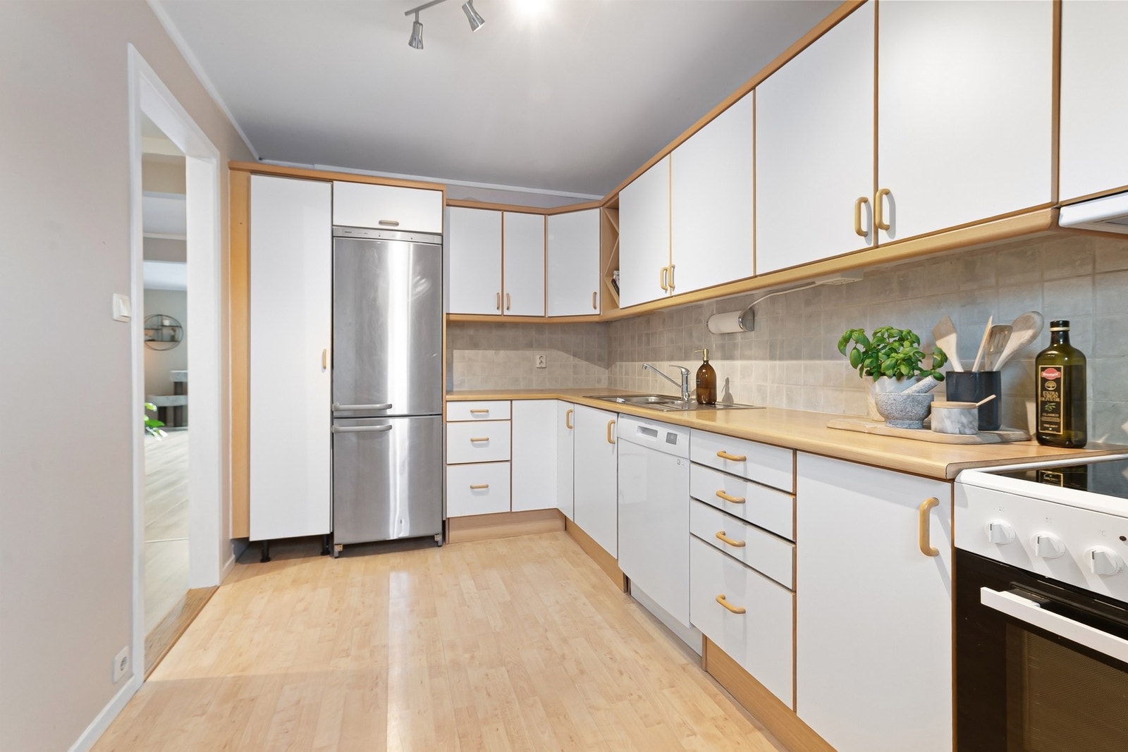 Hvis ønskelig er det plass til kjøkkenbord og stoler. Galleribilde