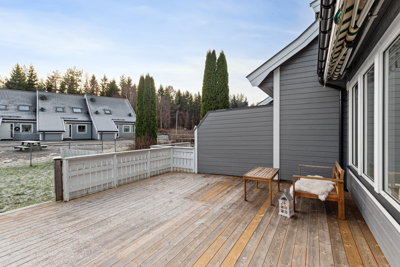 Det er god plass til ønkset møblering med f. eks sittegruppe eller solsenger. Galleribilde