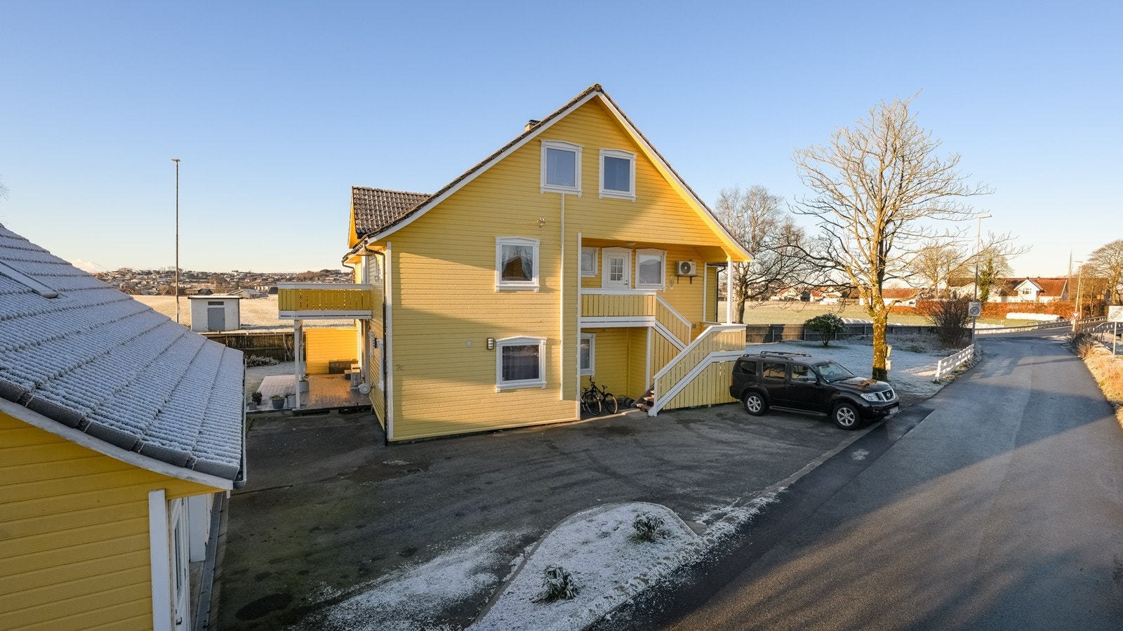 Parkering i gårdsrom Galleribilde