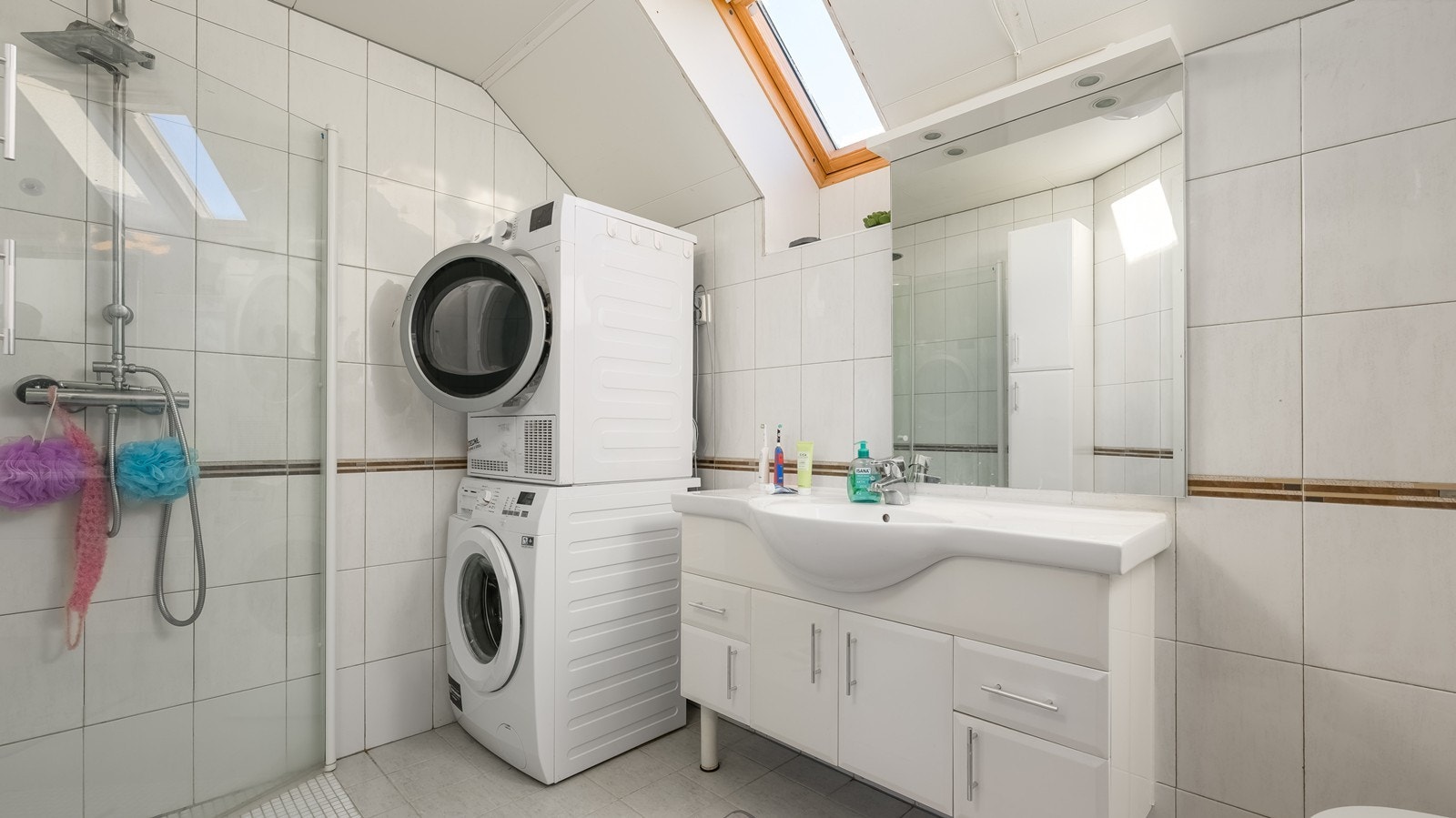 3. etg består av bad, 3 soverom og gang Galleribilde