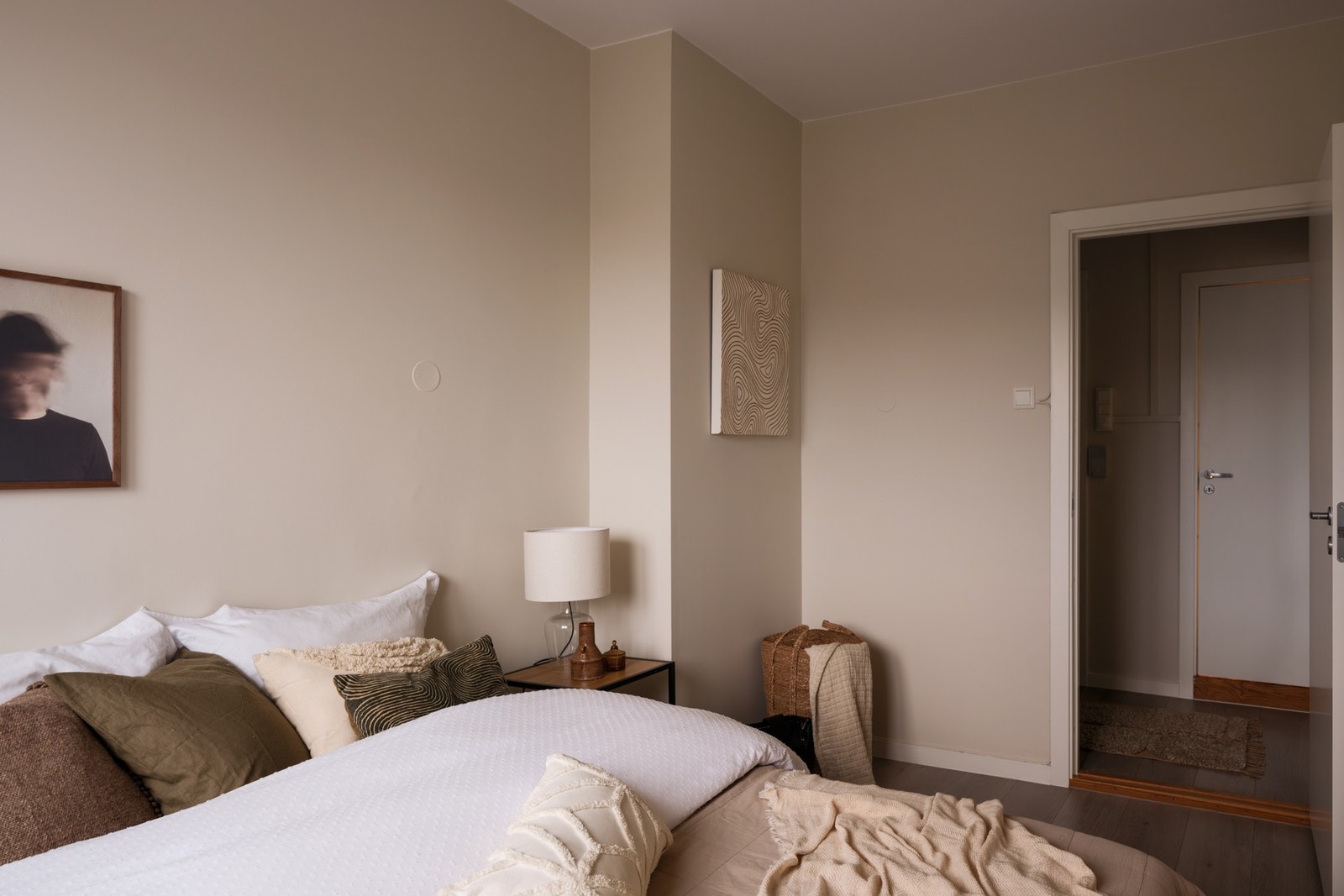 Det er plass til garderobeskap. Galleribilde