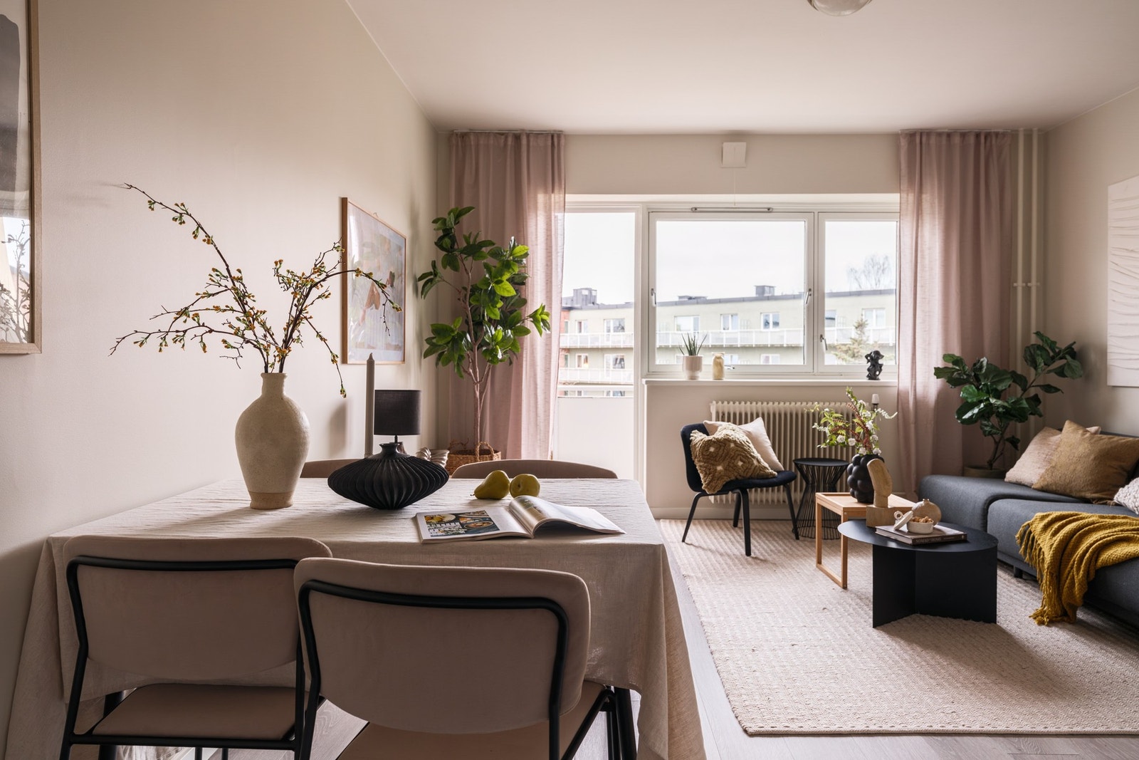 Naturlig sone for spisebord i tilknytning til kjøkkenet. Galleribilde