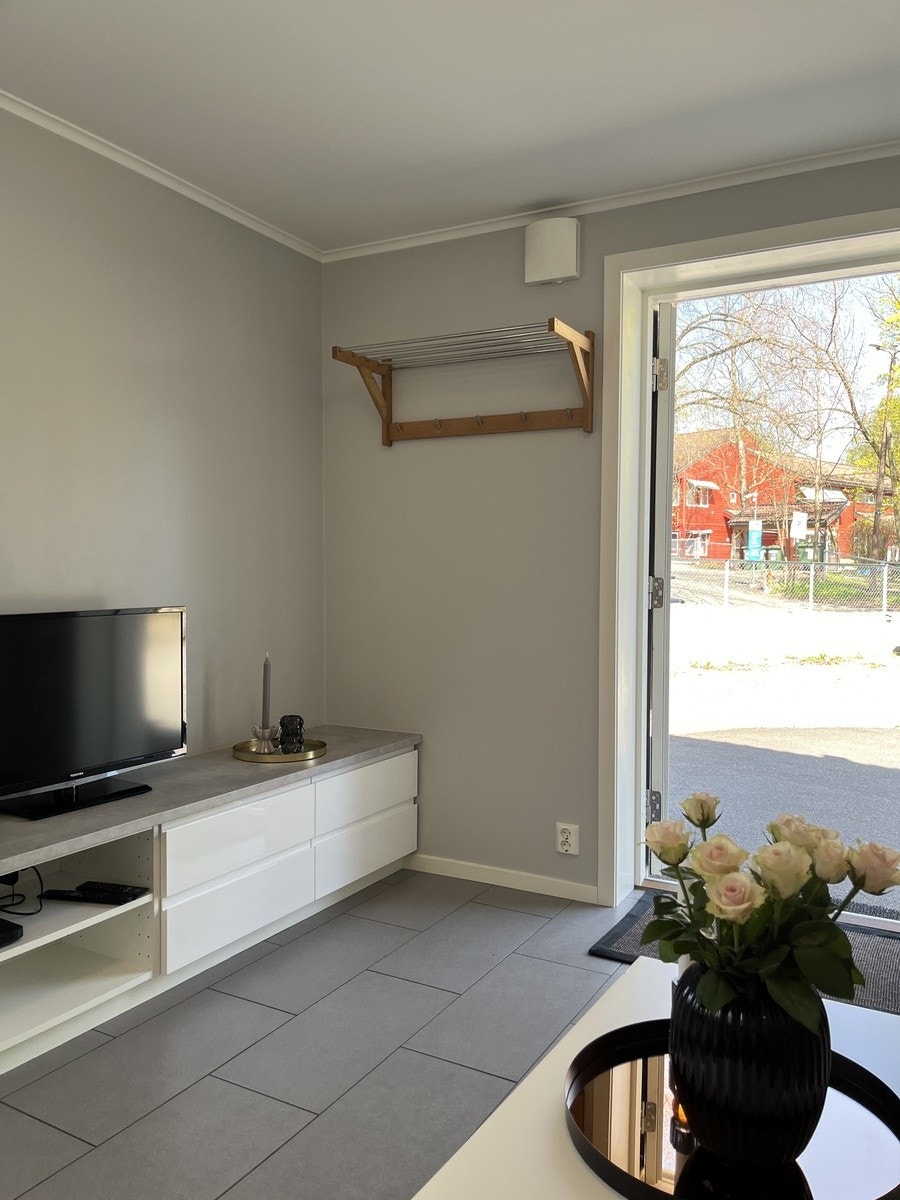 Hybelen ligger usjenert i et rolig område Galleribilde