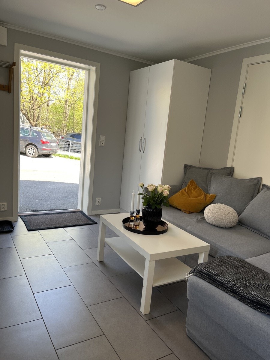 Varmekabler og skap med god oppbevaringsplass Galleribilde