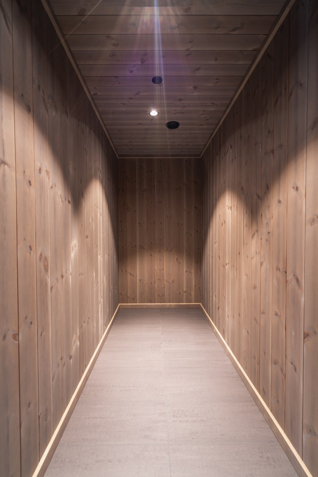 Det er en romslig bod i leiligheten, samt sporstbod i tilknytning til parkeringskjeller. Galleribilde