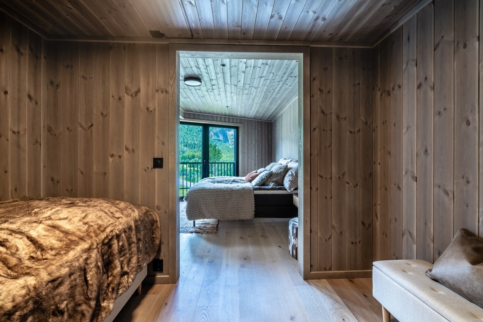 Rom mellom hovedsoverom og bad kan benyttes til soveakove og/eller garderobe. Galleribilde