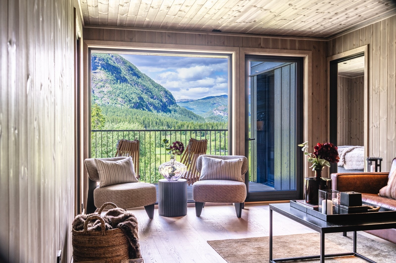 Fra leiligheten har du nydelig utsikt fra den vestvendt balkongen. Galleribilde