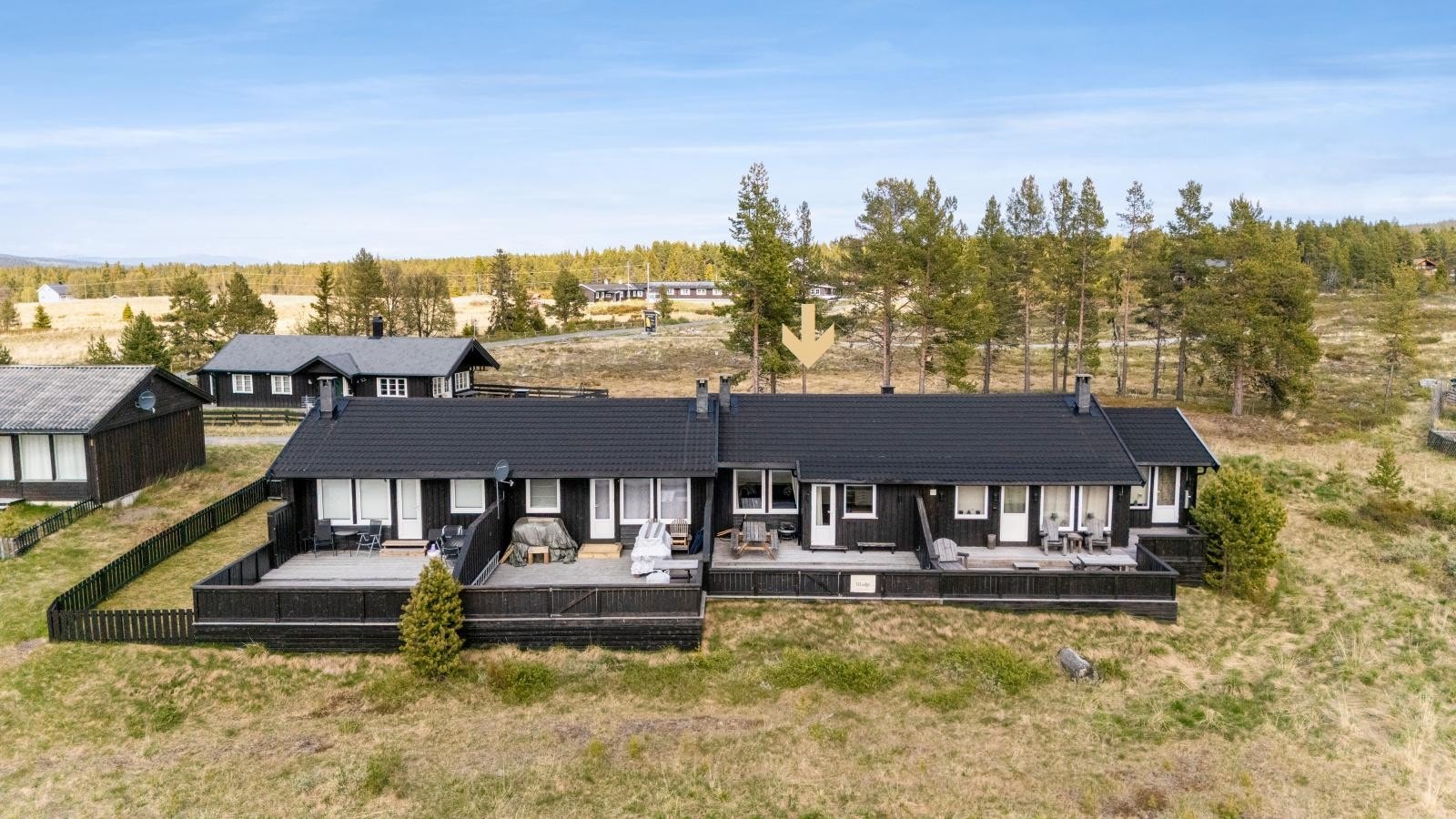 Praktisk hytte i rekke med åpen og solrik beliggenhet Galleribilde