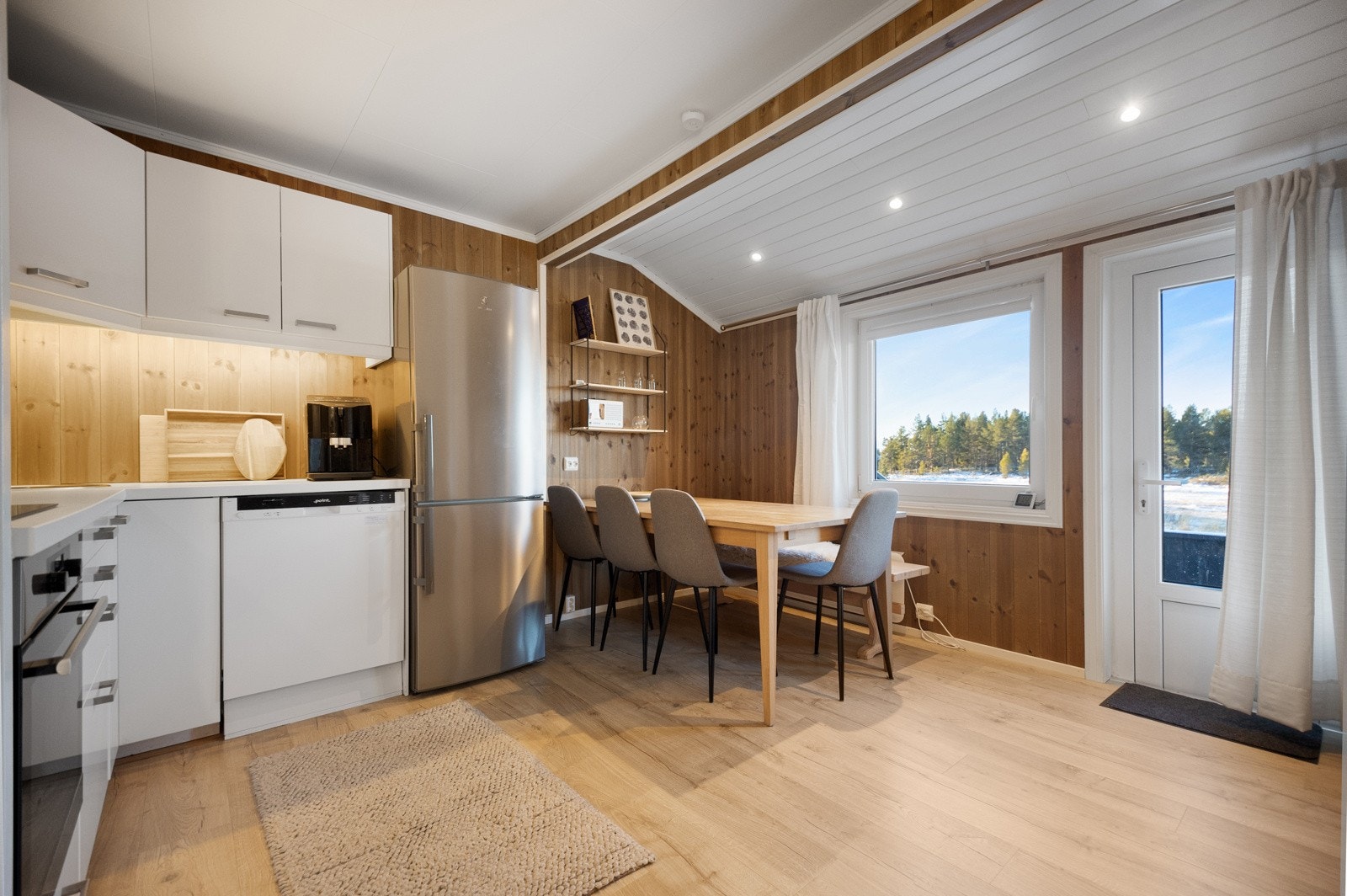 Utgang til en romslig og solrik terrasse på ca. 30 kvm Galleribilde