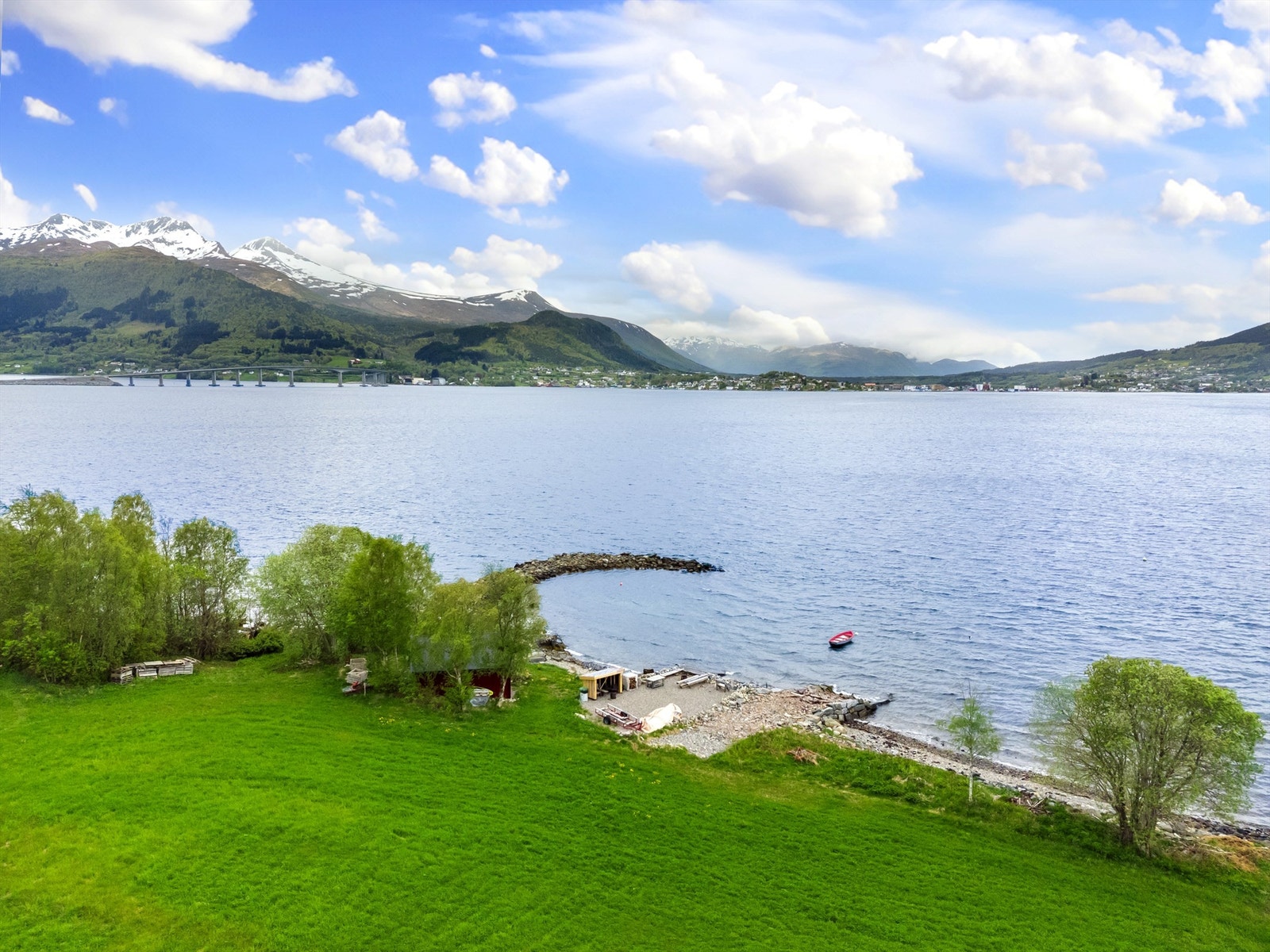 Nausttomta er på 103 kvm Galleribilde