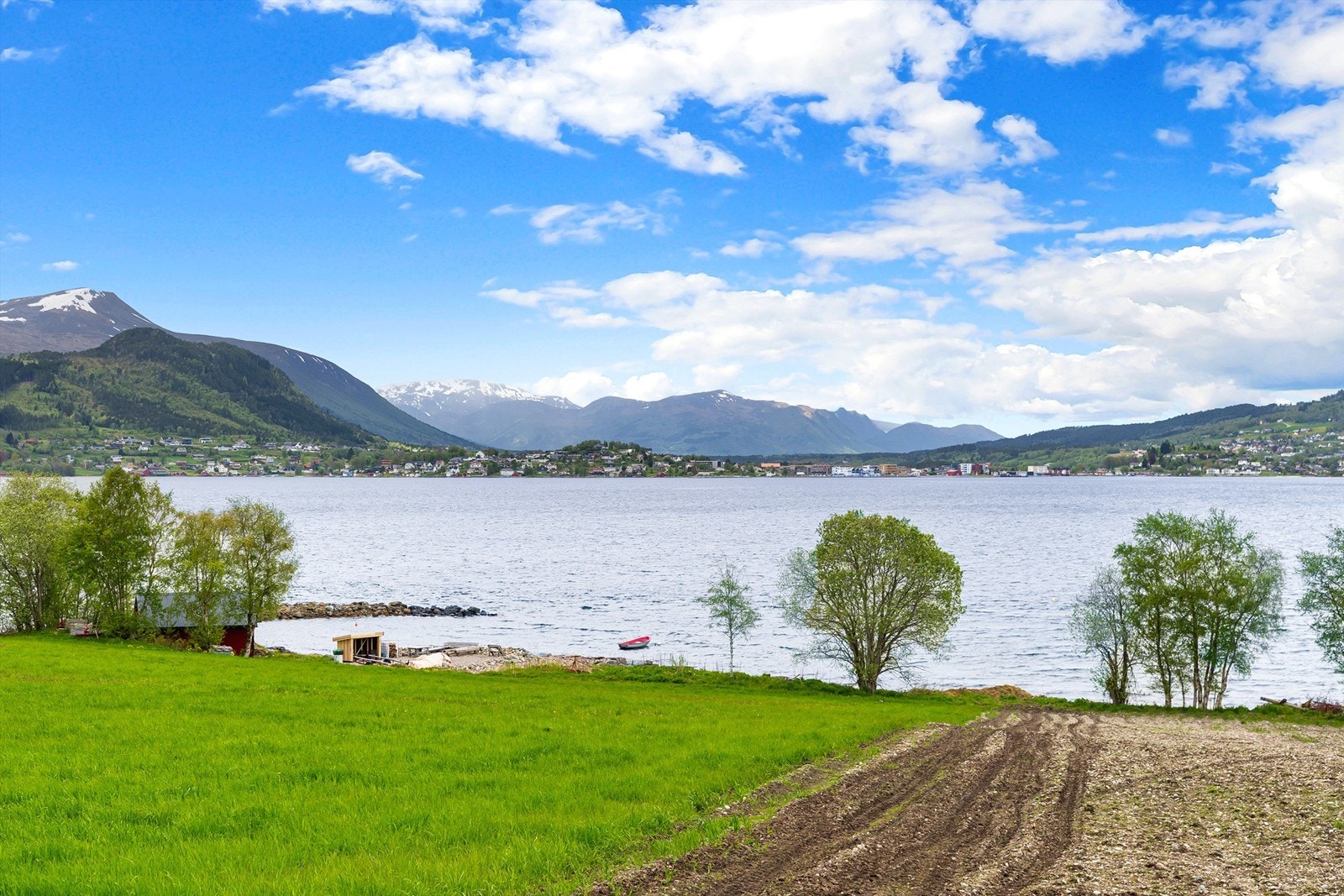 Nausttomt på eget gnr/bnr Galleribilde