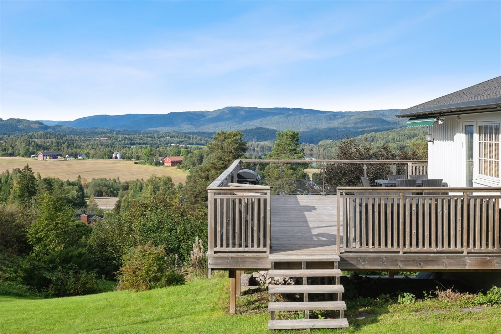Flott utsikt fra terrassen Galleribilde