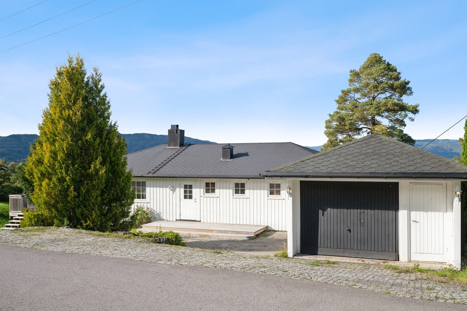 Enkel garasje med bod. Galleribilde