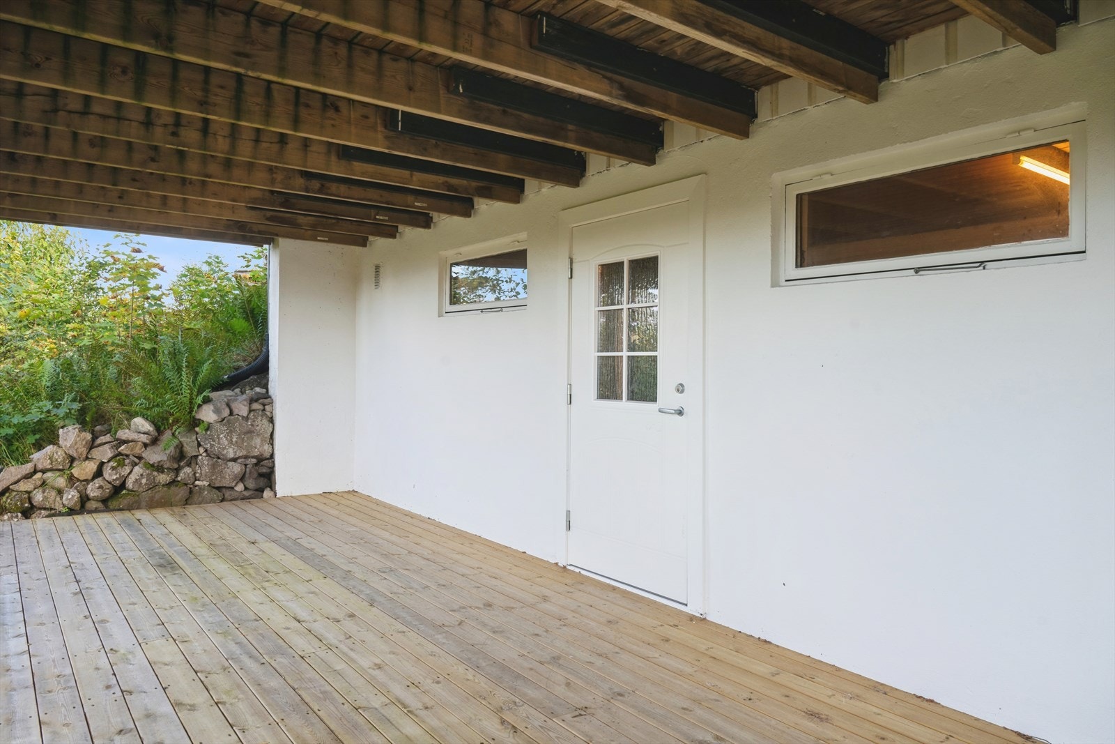 Ny terrasse i underetasjen som er overbygget Galleribilde