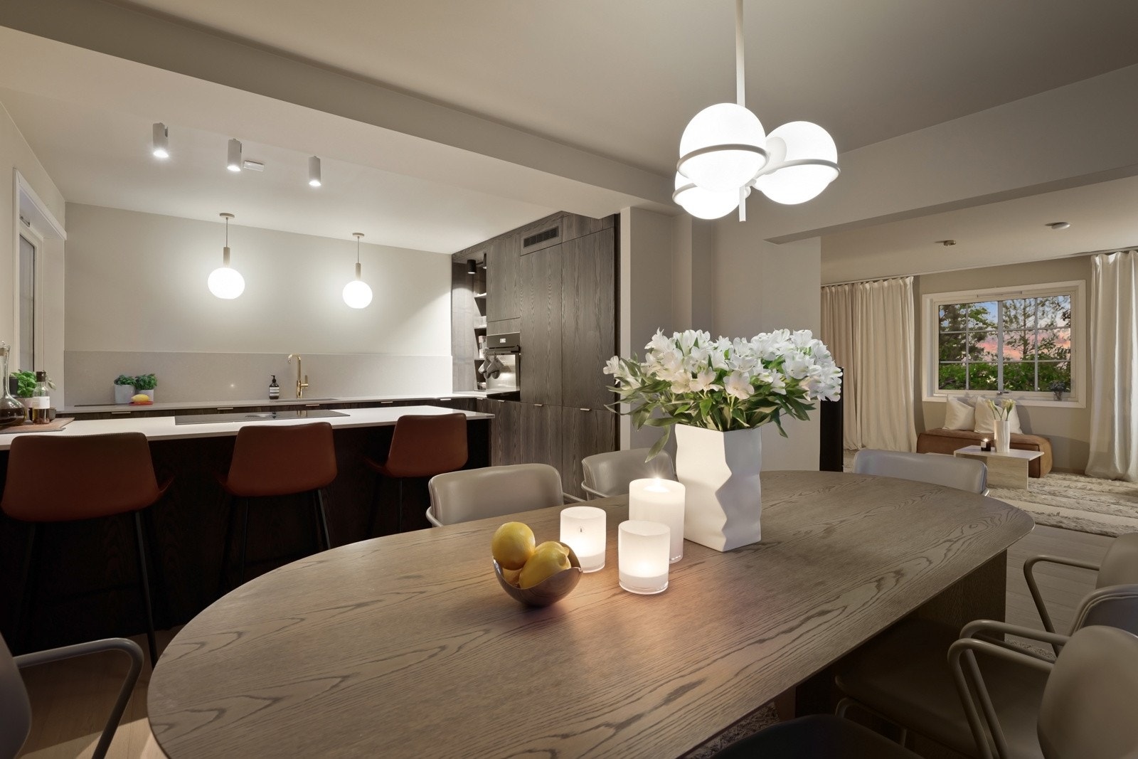 Omfattende renovert og påkostet i regi av dages eiere med bl.a. spisekjøkken og baderom fra 2022. Galleribilde