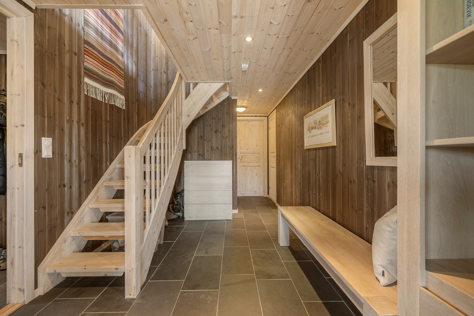 Gang med trappen til 2. etg. Galleribilde