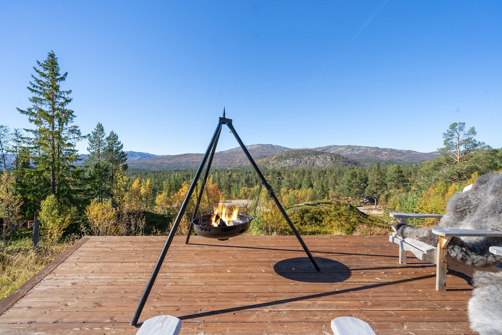 Utsikten mot Svånuten og Ørnefjell. Galleribilde