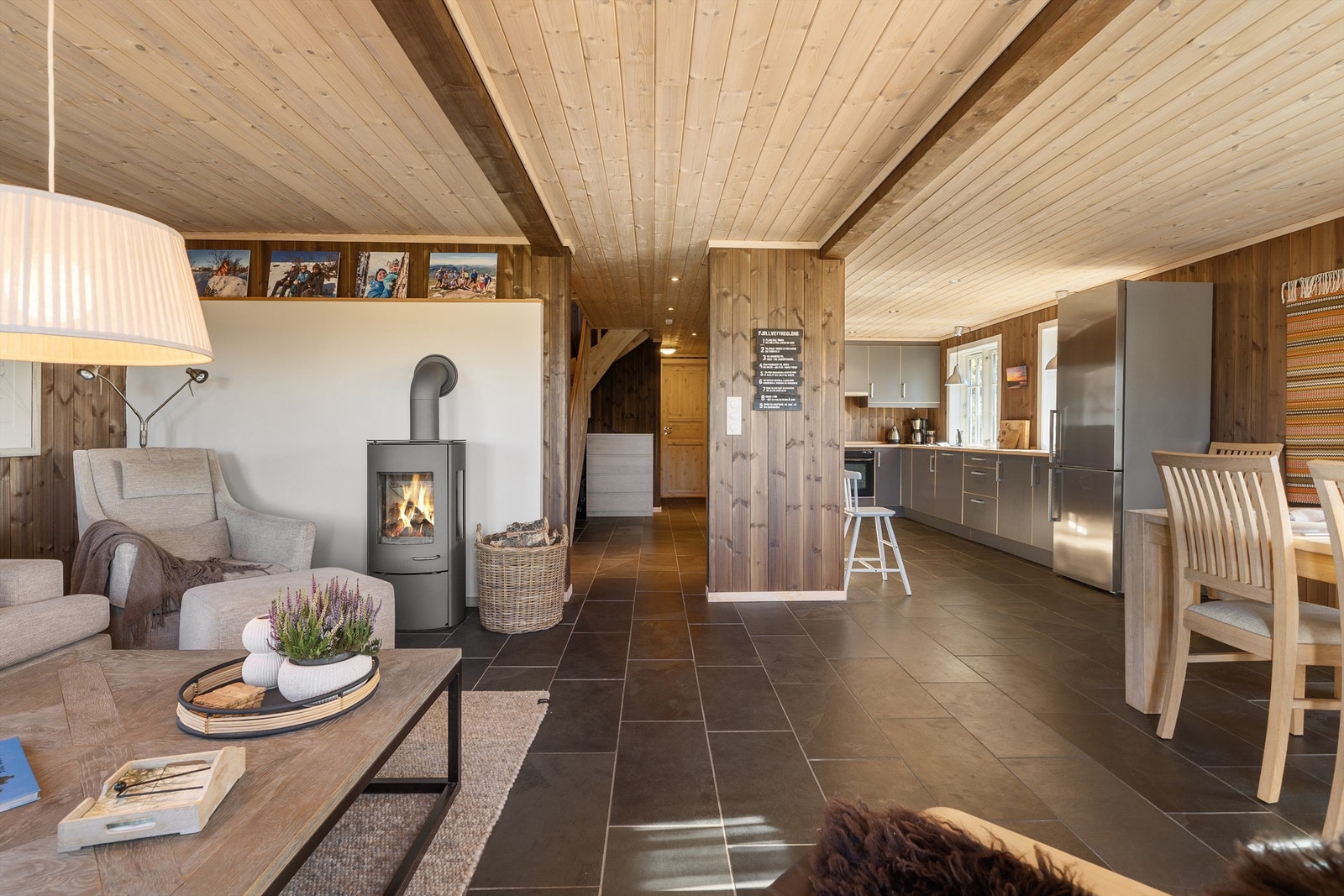 Stue mot kjøkken. Galleribilde