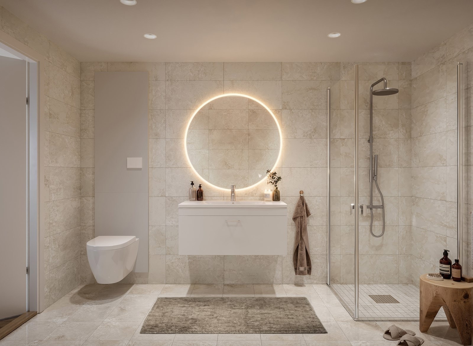 Badene blir en forlengelse av kvalitetene, teksturene og fargevalgene du finner i leilighetene ellers, og samtidig et delikat rom dedikert verdifull egentid. Badet er oppgradert med flotte fliser, og dette er illustrasjon av en annen leilighet. Galleribilde