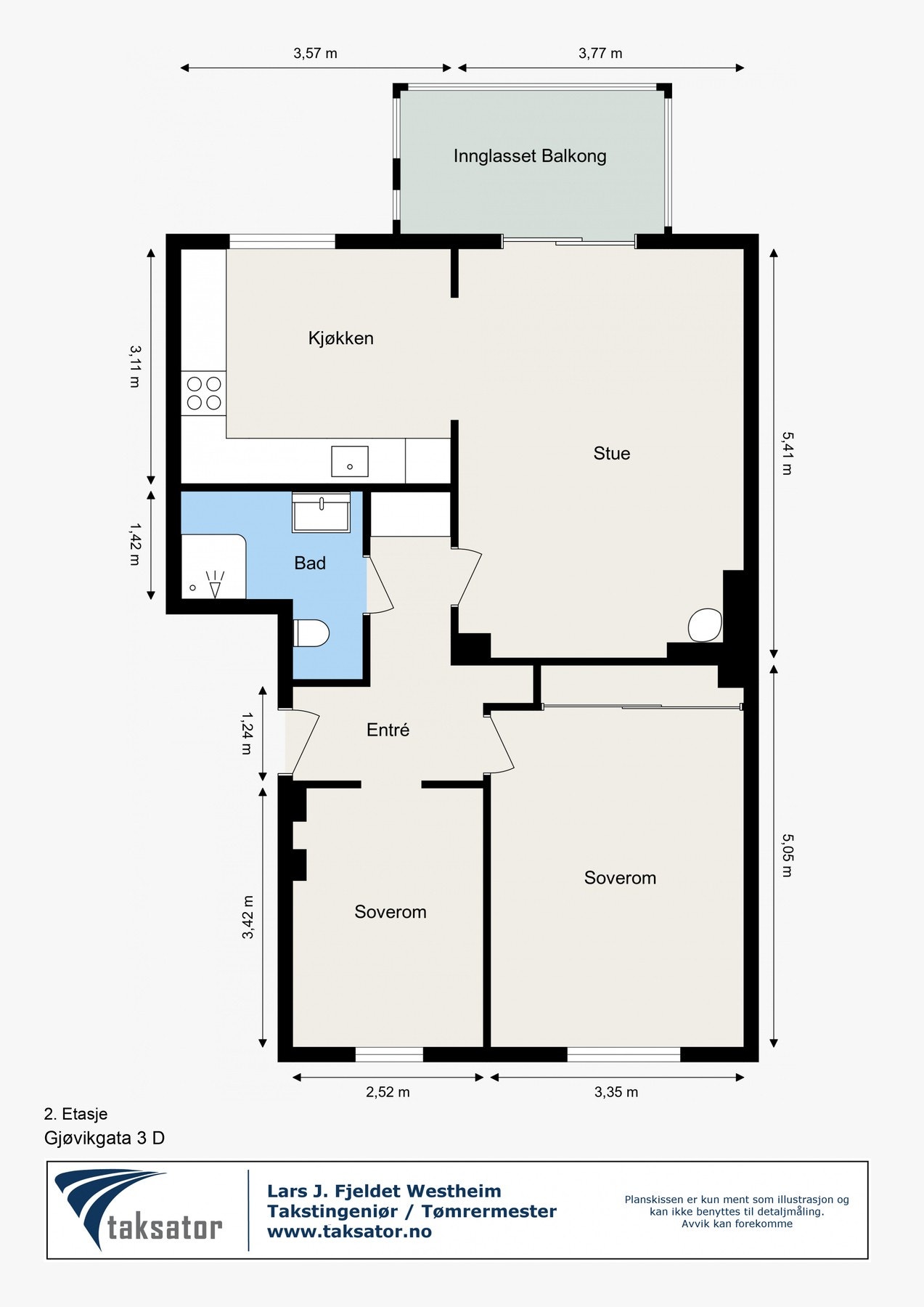 Gjennomgående 3-roms leilighet. Leiligheten disponerer 2 kjellerboder, ca. 1,1 kvm og ca. 4,8 kvm. 1 loftsbod på ca. 3,7 kvm m/ skråtak - gulvarealet er målt til ca. 8,9 kvm. Galleribilde