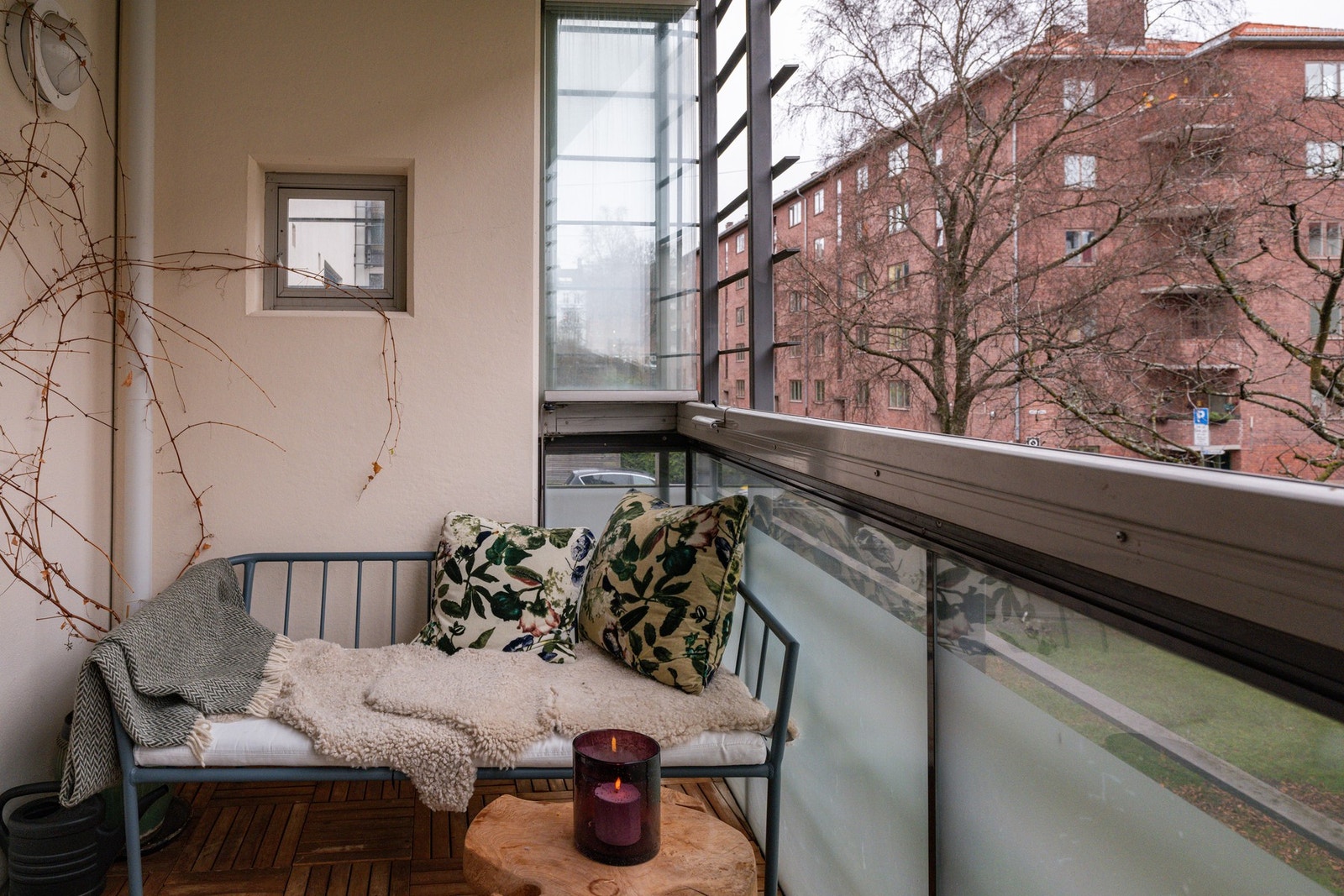 Balkong med innglassing som kan åpnes og lukkes etter eget ønske. Galleribilde