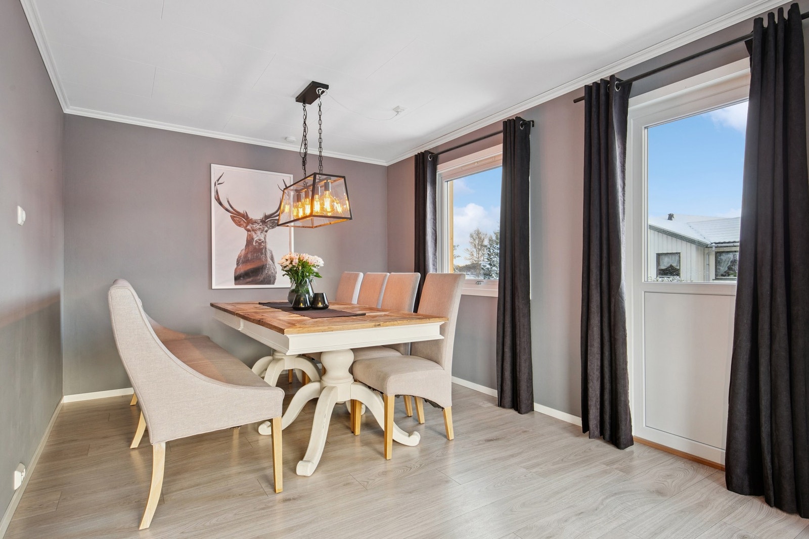 God plass til spisebord Galleribilde