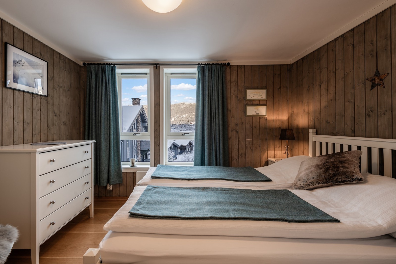 Leiligheten har to lune og lyse soverom Galleribilde