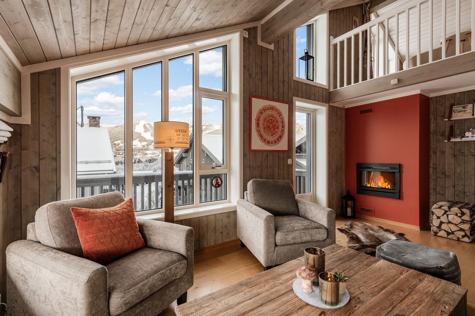 Fra stuen har man flott utsikt mot skisenteret på Geilosiden Galleribilde