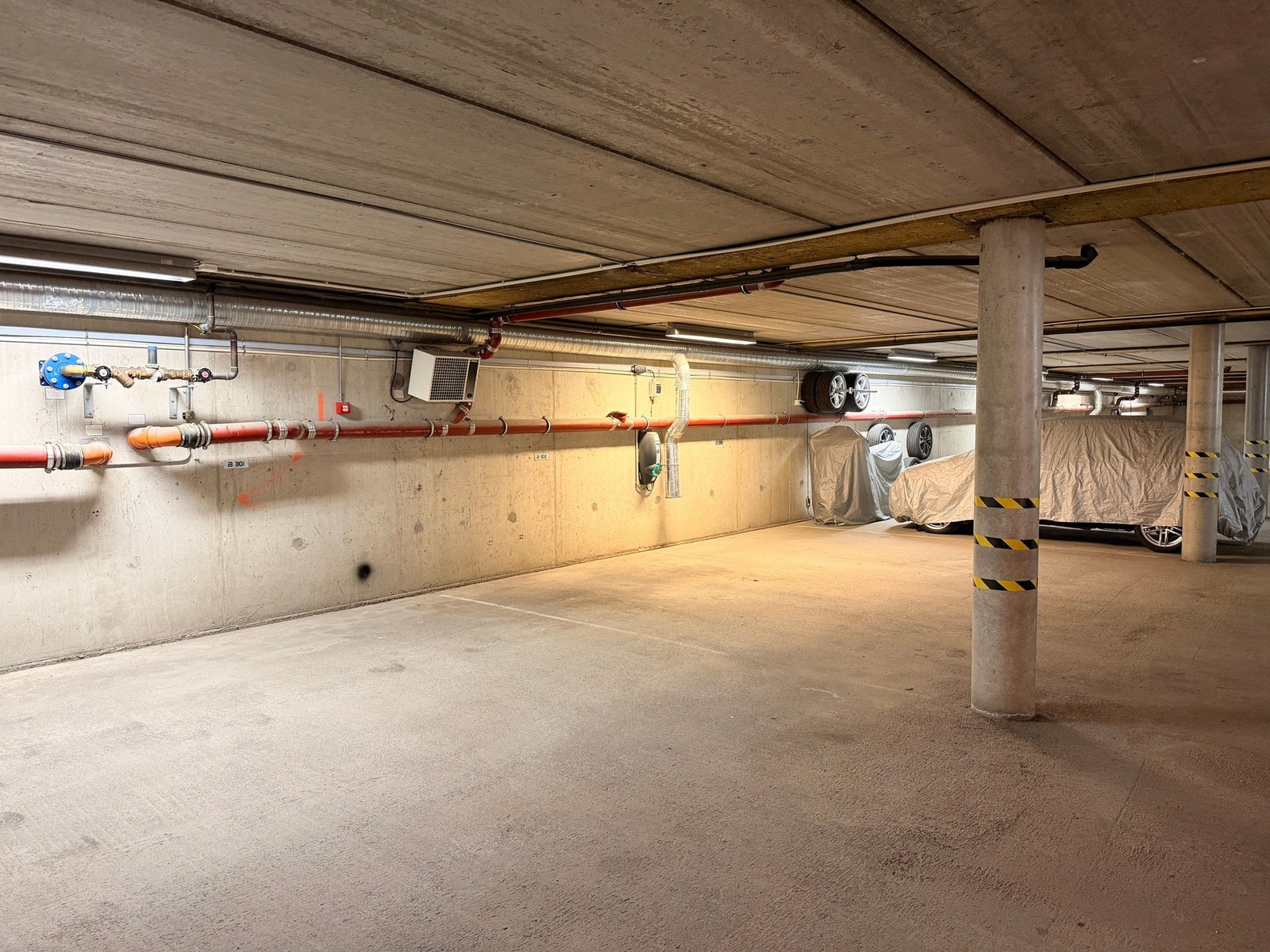 1 garasjeplass i felles garasje Galleribilde