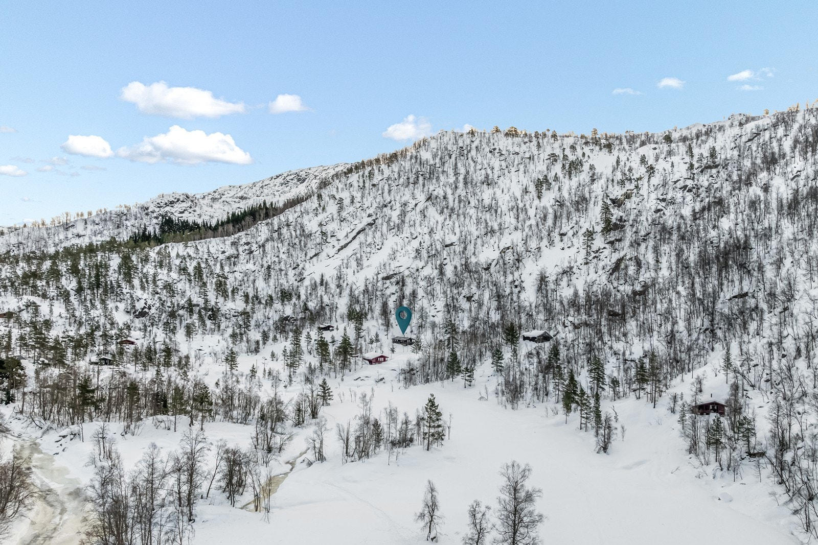 Eiendommen ligger fritt og fint til i Bergstø Galleribilde
