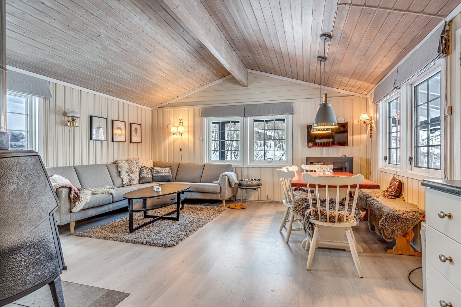 Hytten har godt med naturlig lysinnslipp Galleribilde