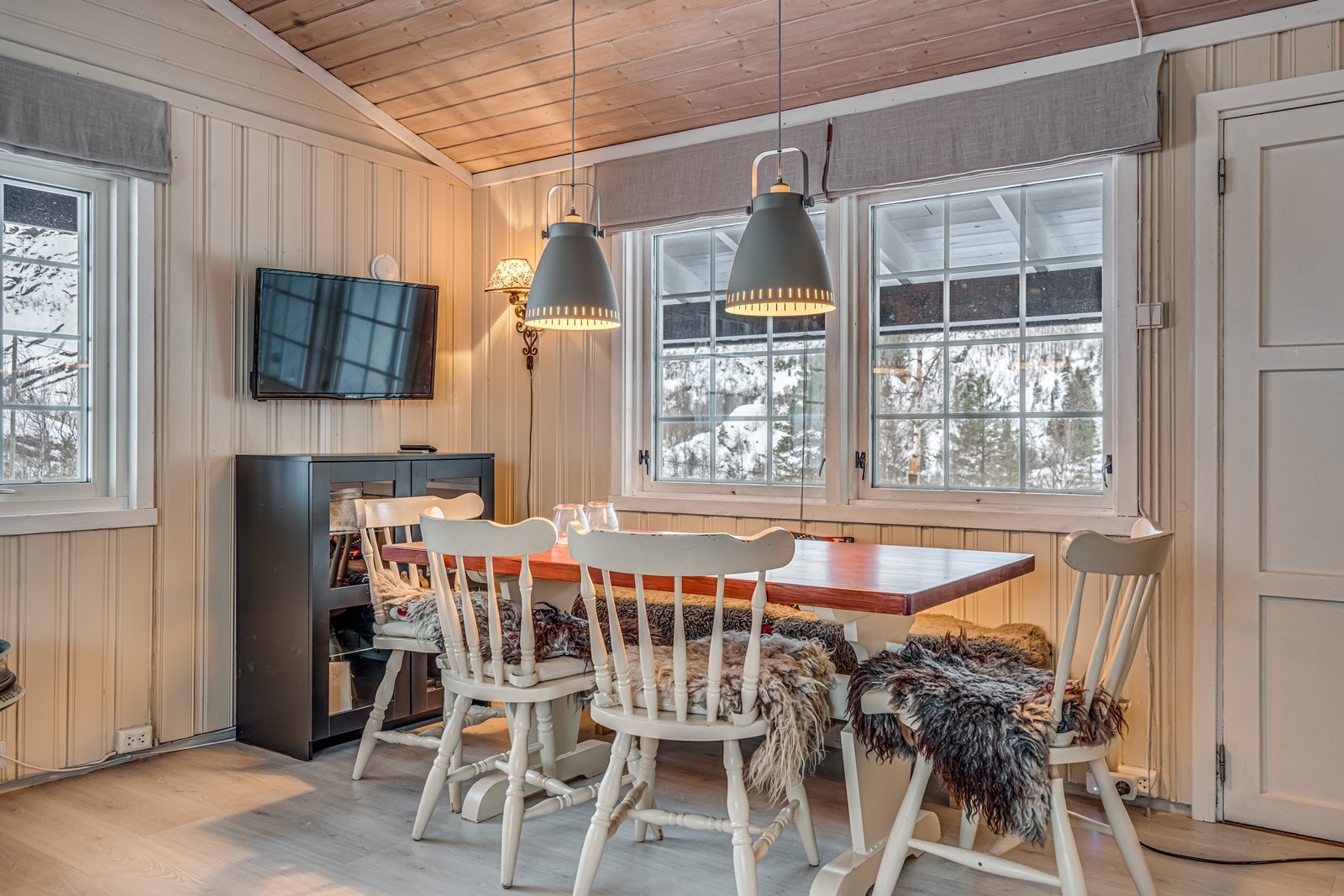 God plass til spisebord Galleribilde